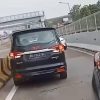 Mobil Masuk Jalur Berlawanan di GT Ciledug, Nyaris Tabrakan Diduga Akibat Ikuti Google Maps