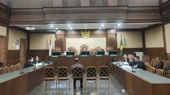 Eks Pejabat Bea Cukai Akui Lalai dan Memohon Hukuman Lebih Ringan dalam Kasus Suap