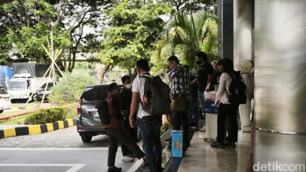 Eks Pejabat Bea Cukai Mengaku Lalai dan Memohon Hukuman Lebih Ringan dalam Kasus Suap