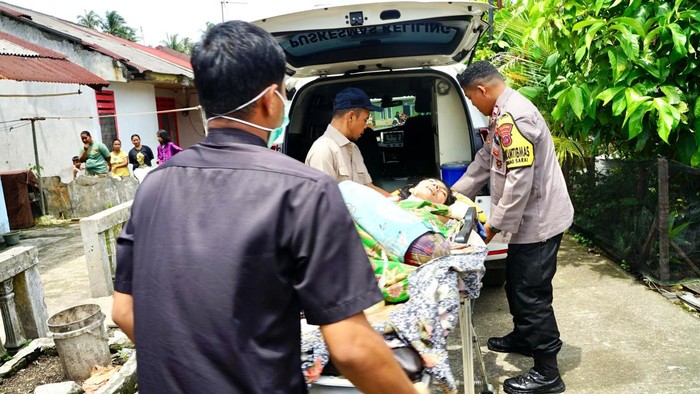 Andre Rosiade Bantu Fasilitasi Perawatan Putri yang Telah 10 Tahun Koma ke RSUP M Djamil