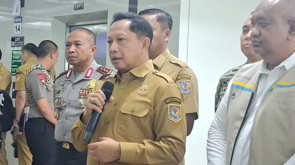 Kemarin: Dua Putra Menhaj Mundur, 99 Sekolah Terdampak Bencana Sumatra Masih Pakai Kelas Darurat