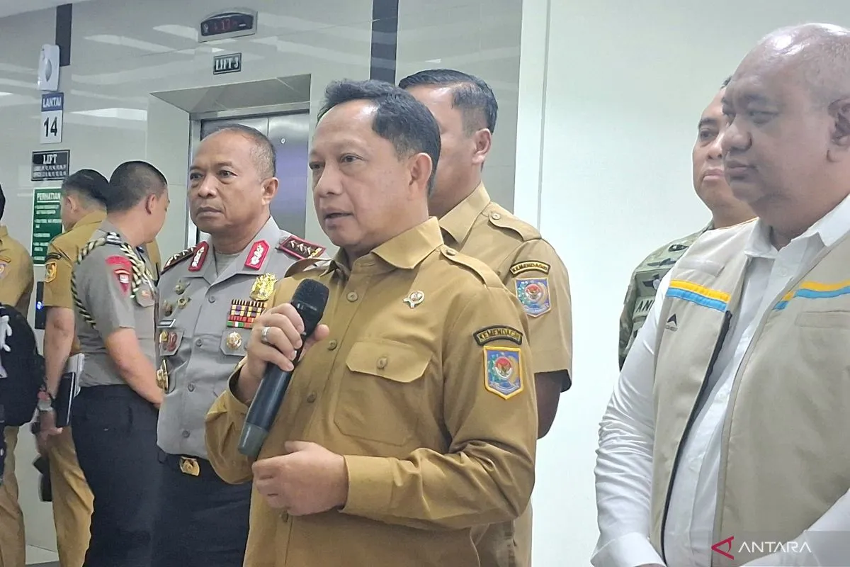 Kemarin: Dua Putra Menhaj Mundur, 99 Sekolah Terdampak Bencana Sumatra Masih Pakai Kelas Darurat