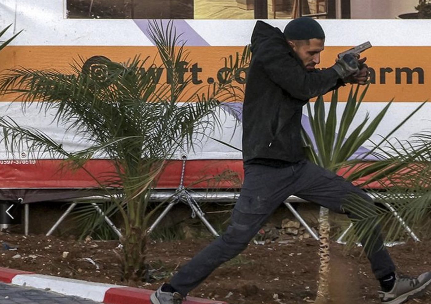 Baku Tembak Selama 20 Menit di Hebron Terekam Kamera, Dua Tentara Israel dan Dua Penyerang Tewas