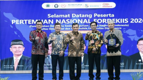 Akademisi Apresiasi Kepemimpinan Ahmad Luthfi di Jawa Tengah, Dinilai Dekat dengan Masyarakat Akademisi Apresiasi Kepemimpinan Ahmad Luthfi di Jawa Tengah, Dinilai Dekat dengan Masyarakat