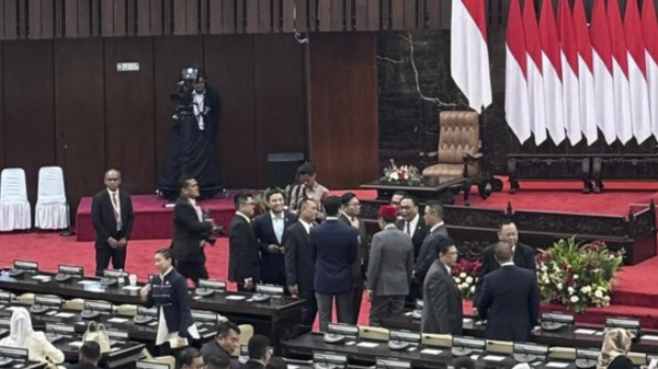 PDIP Soroti Dampak Polemik Ijazah Gibran, Gerindra Tegaskan Pemberhentian Wapres Harus Sesuai Konstitusi