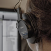 Kebiasaan Gen Z Memakai Headphone Berjam-jam Picu Kekhawatiran, Interaksi Sosial dan Rasa Kesepian Jadi Sorotan