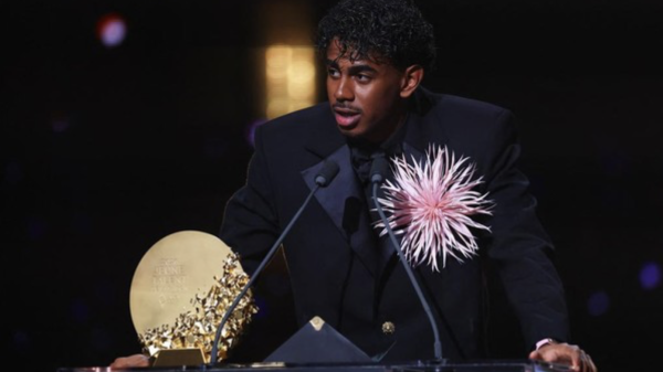Ekspresi Lamine Yamal Jadi Sorotan Usai Harry Kane Raih Ballon d’Or 2026 Ekspresi Lamine Yamal Jadi Sorotan Usai Harry Kane Raih Ballon d’Or 2026