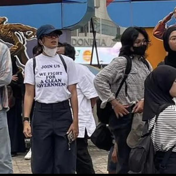 Reza Rahadian dan Eva Celia Ikut Aksi #IndonesiaSadar di Bundaran HI, Suarakan Pentingnya Pemerintahan Bersih