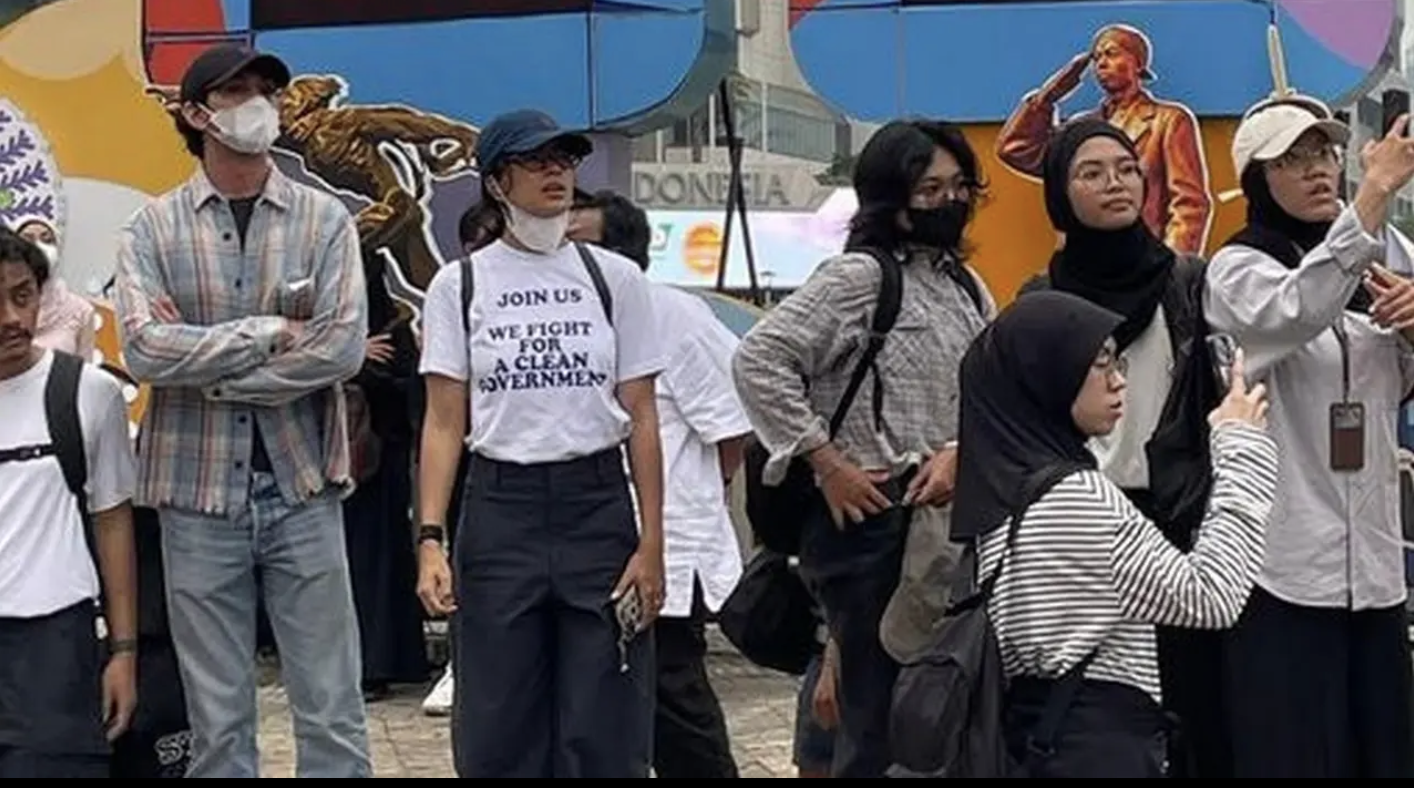 Reza Rahadian dan Eva Celia Ikut Aksi #IndonesiaSadar di Bundaran HI, Suarakan Pentingnya Pemerintahan Bersih