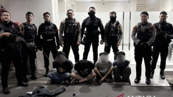 Empat Pemuda Diamankan Polisi Usai Diduga Hendak Tawuran di Jakarta Timur, Sajam dan Stik Golf Disita