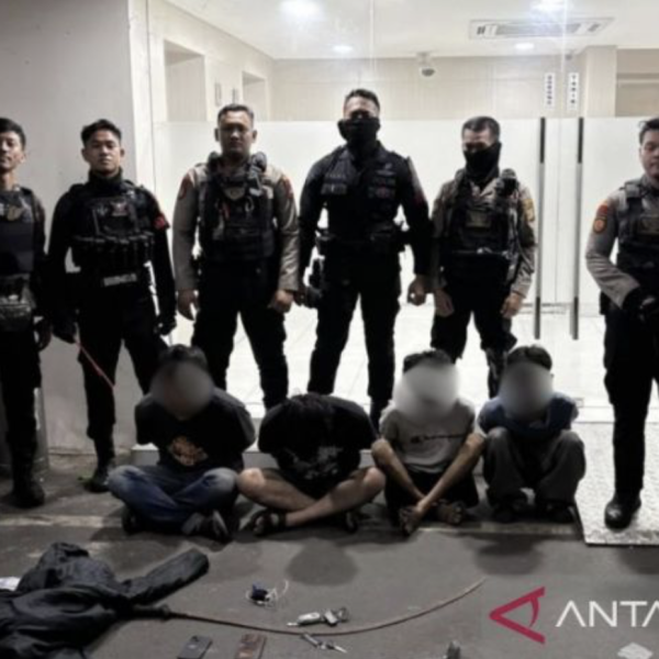 Empat Pemuda Diamankan Polisi Usai Diduga Hendak Tawuran di Jakarta Timur, Sajam dan Stik Golf Disita