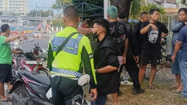 BMW Putih Lawan Arah di Yogyakarta Tabrak Pengendara Motor Lansia