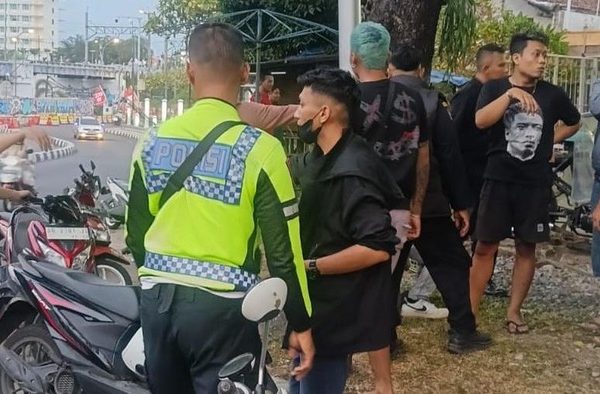 BMW Putih Lawan Arah di Yogyakarta Tabrak Pengendara Motor Lansia